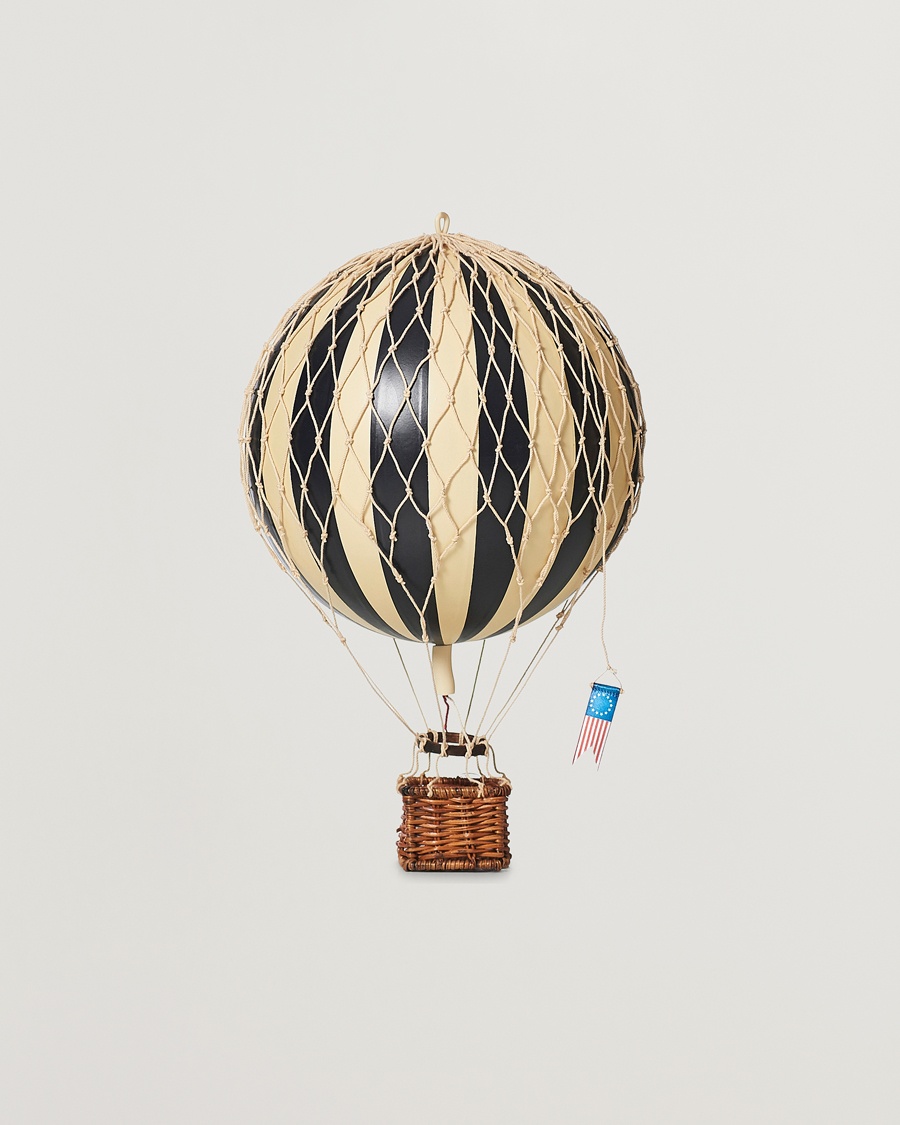 Authentic Models Travels Light Balloon Black – Svart