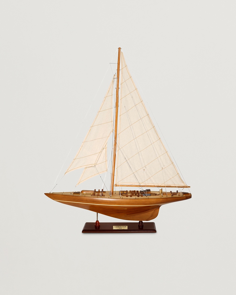 Herr | | Authentic Models | Endeavour Yacht Classic Wood