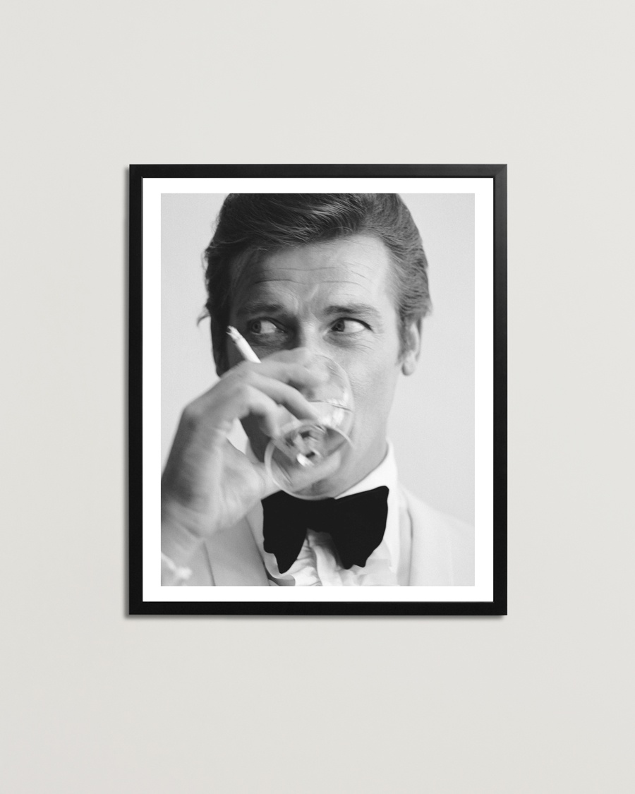 Herr | Student | Sonic Editions | Framed Roger Moore Shaken Not Stirred