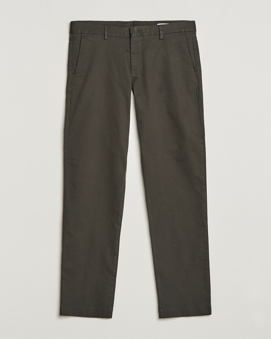 NN07 Theo Regular Fit Stretch Chinos Dark Army – Grön