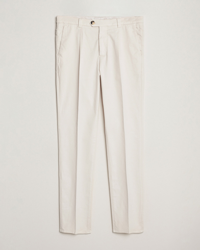 Herr | Quiet Luxury | Brunello Cucinelli | Slim Fit Pleated Trousers Off White