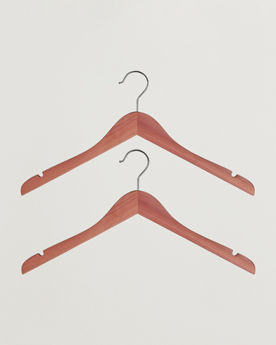 Herr | Care with Carl | Care with Carl | 2-Pack Cedar Wood Shirt Hangers 