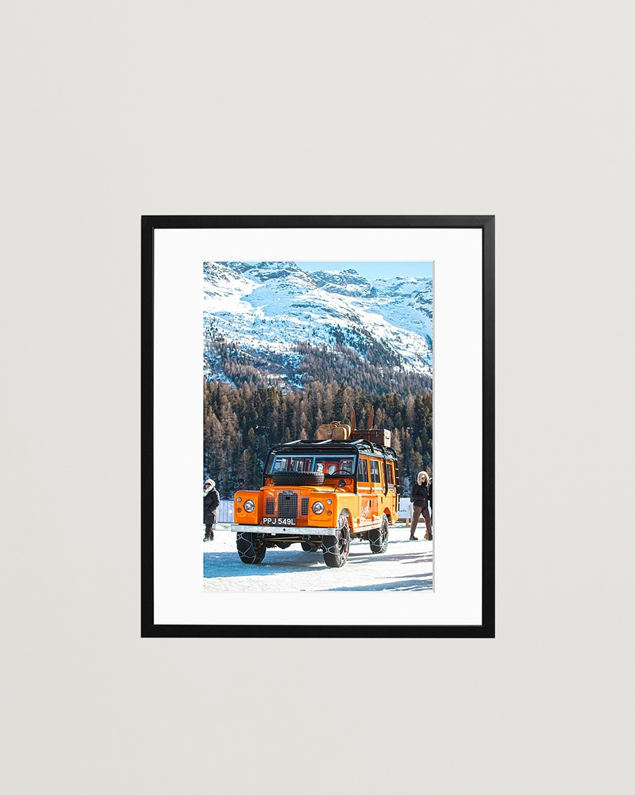 Sonic Editions Framed Defender on Sankt Moritz – Flerfärgad