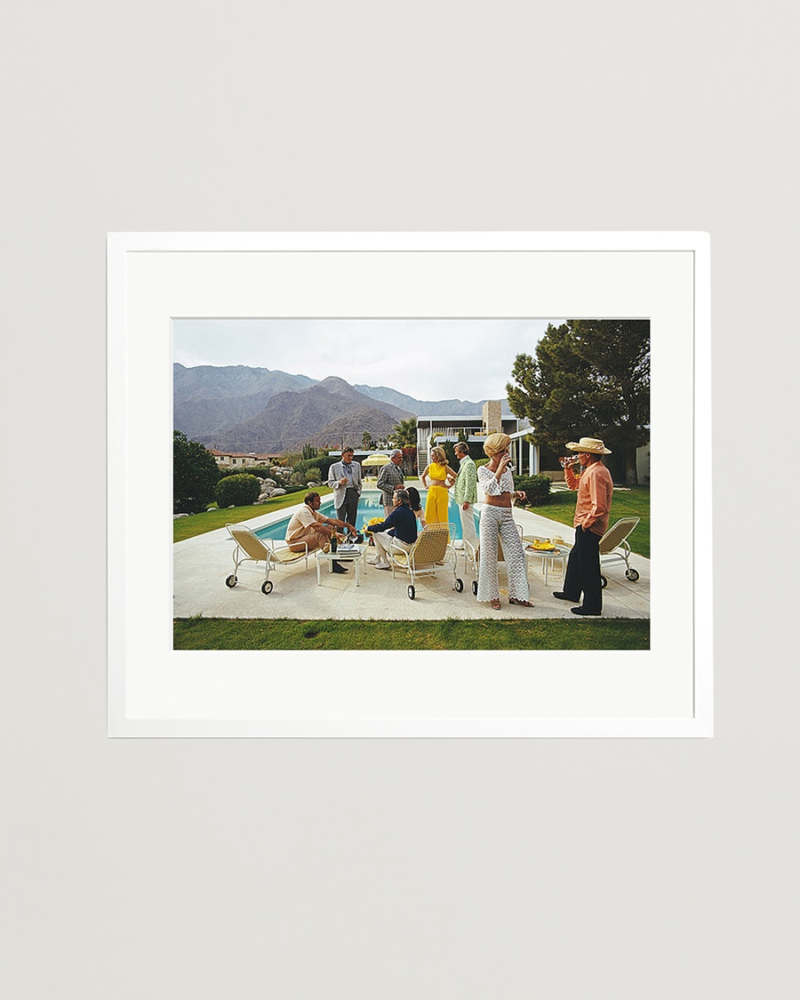 Sonic Editions Framed Slim Aarons Desert House Party – Flerfärgad