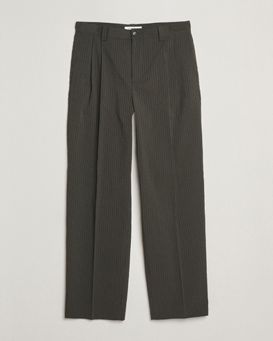 Herr | Maison Kitsuné | Maison Kitsuné | Relaxed Seersucker Pleated Trousers Ranger Green