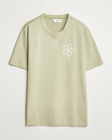 Herr | Nya produktbilder | NN07 | Pedro Embroidered Flower T-Shirt Sage Green