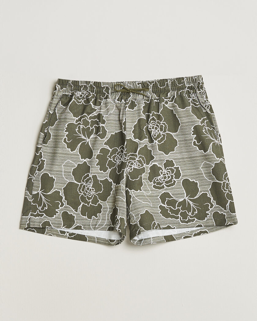 LES DEUX Charlie Poppy AOP Shorts Olive Night – Grön