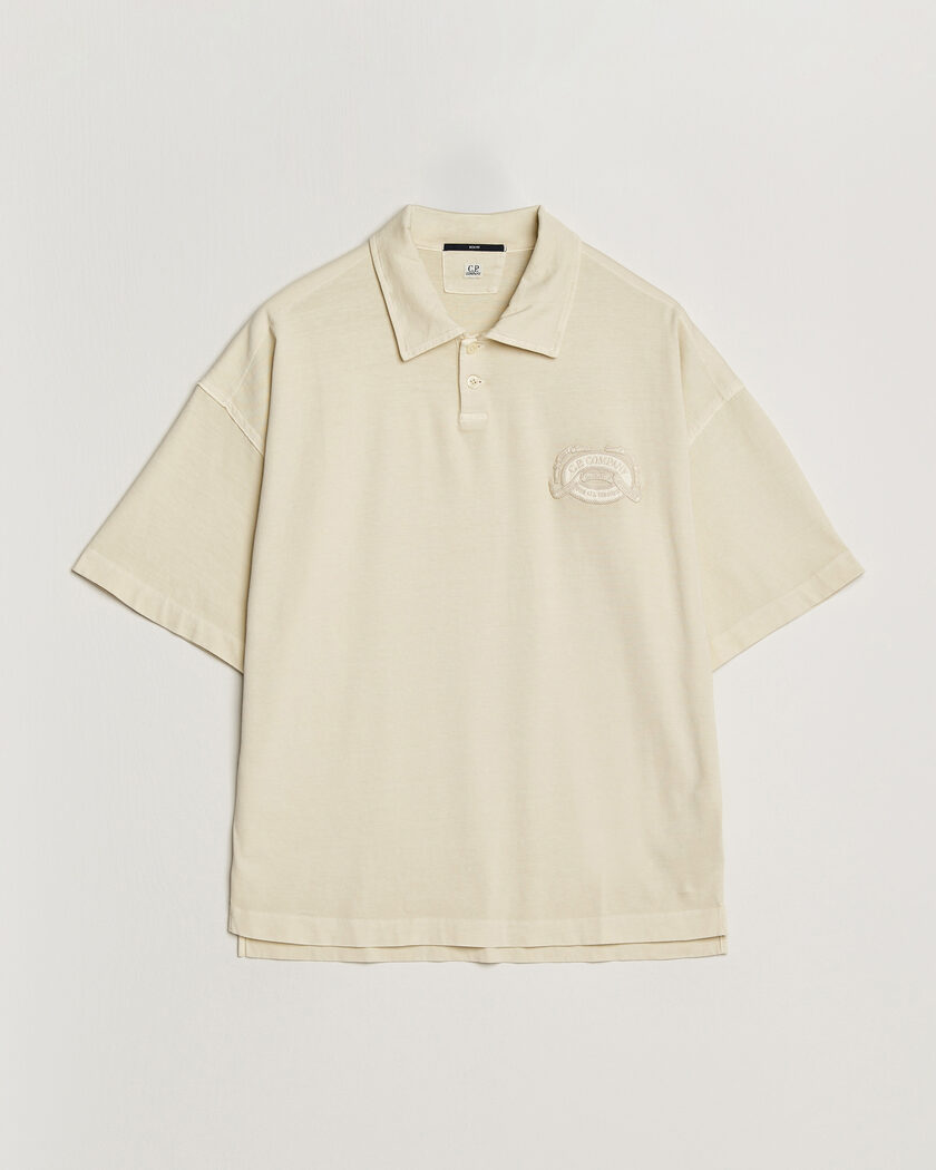 C.P. Company Boxy Fit Cotton Logo Polo Cream – Vit