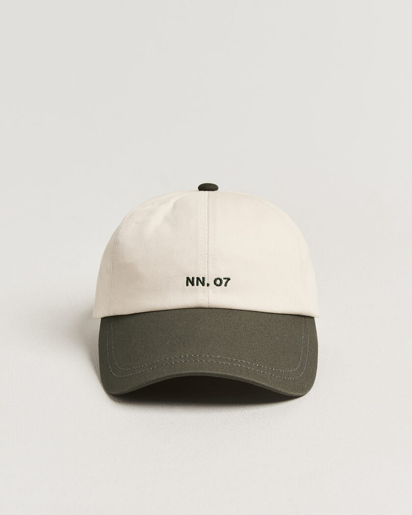 NN07 Logo Cap Dark Army – Grön