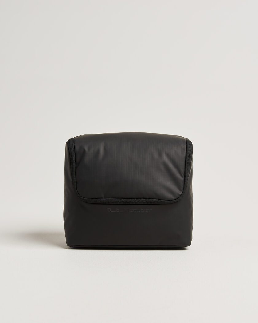 DB Essential Wash Bag M Black Out