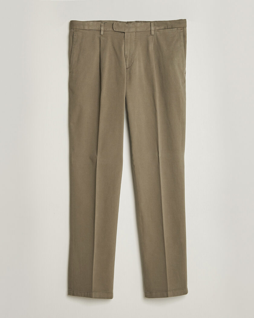 Boglioli Pleated Cotton Twill Chinos Olive – Grön