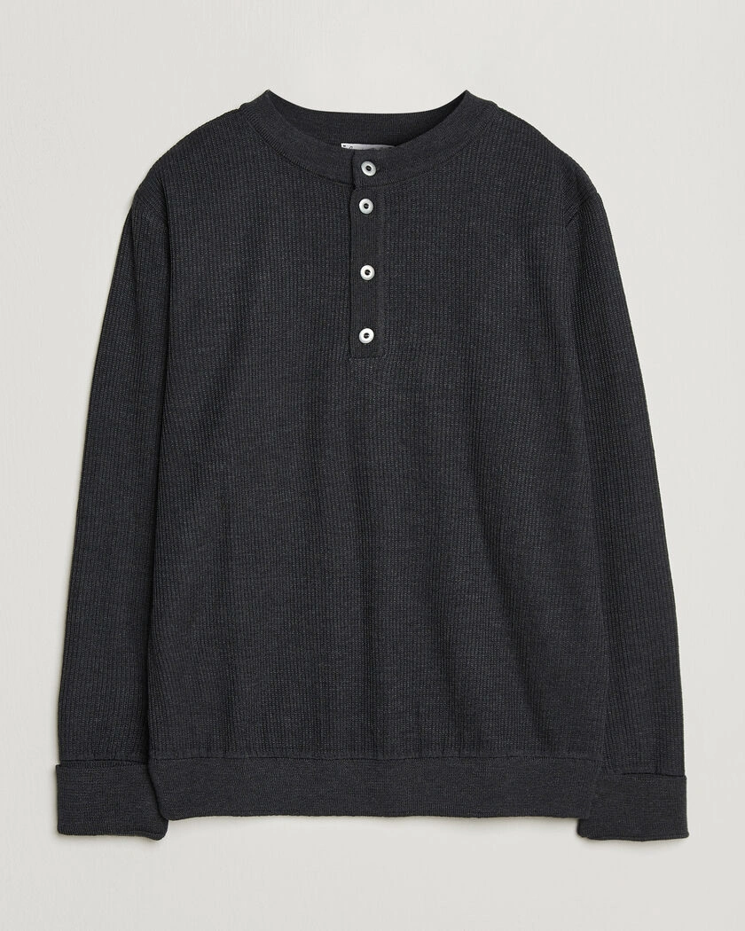 S.N.S. Herning Stamina Rib Henley Magnetite Black – Svart