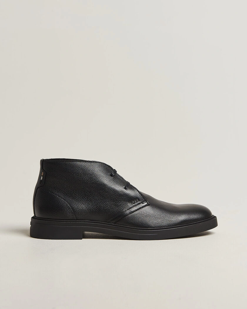BOSS BLACK Calev Grained Leather Chukka Boot Black – Svart