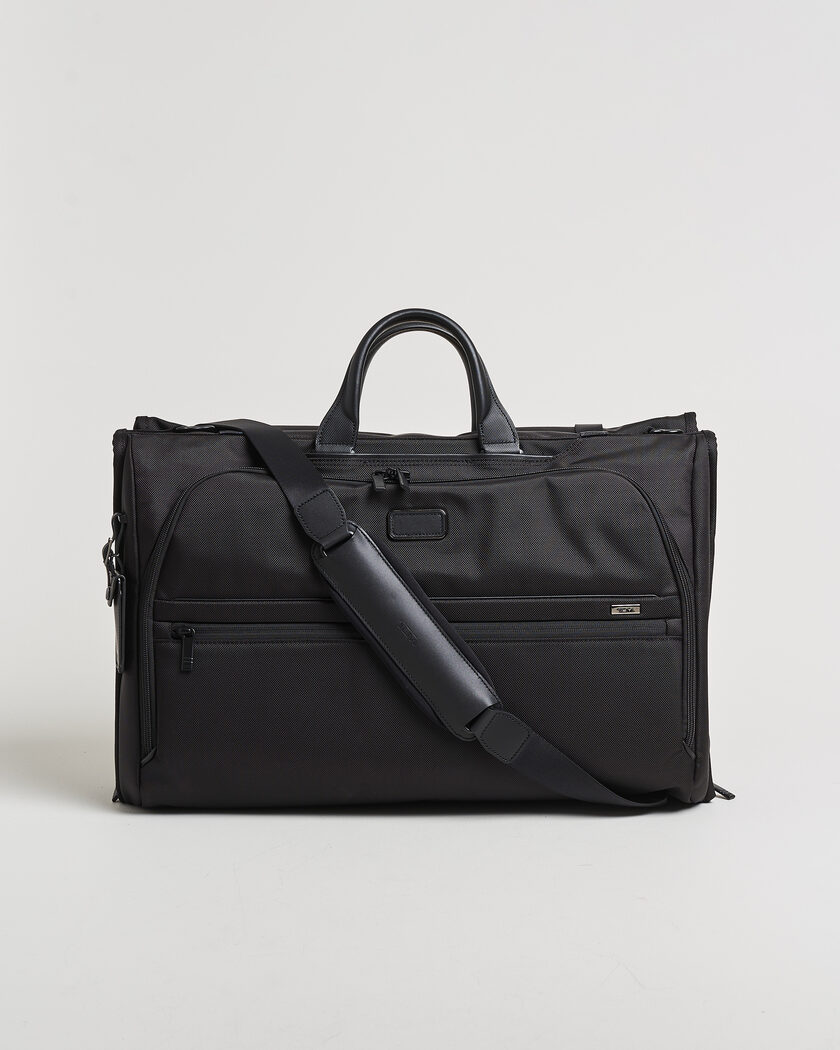 TUMI Alpha Garment Tri-Fold Carry On Black – Svart