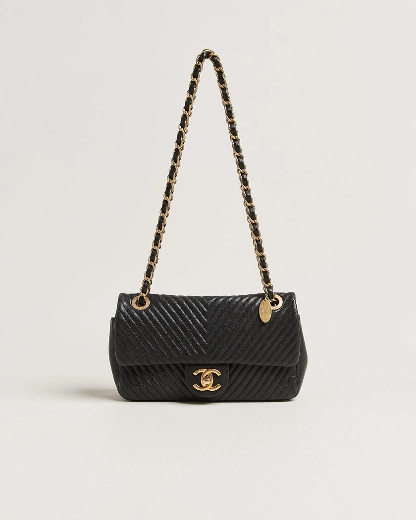 Chanel Pre-Owned Chevron Small Flap Bag Black – Svart