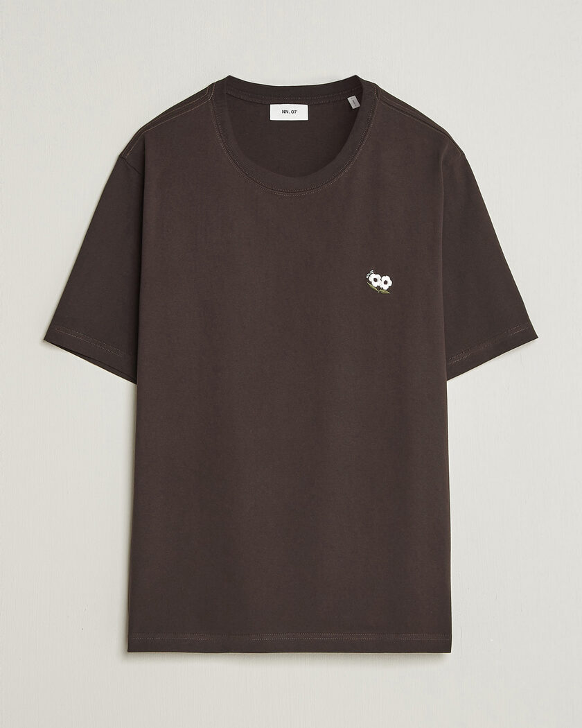 NN07 Jett Embroidered Crew Neck T-Shirt Deep Truffle – Brun