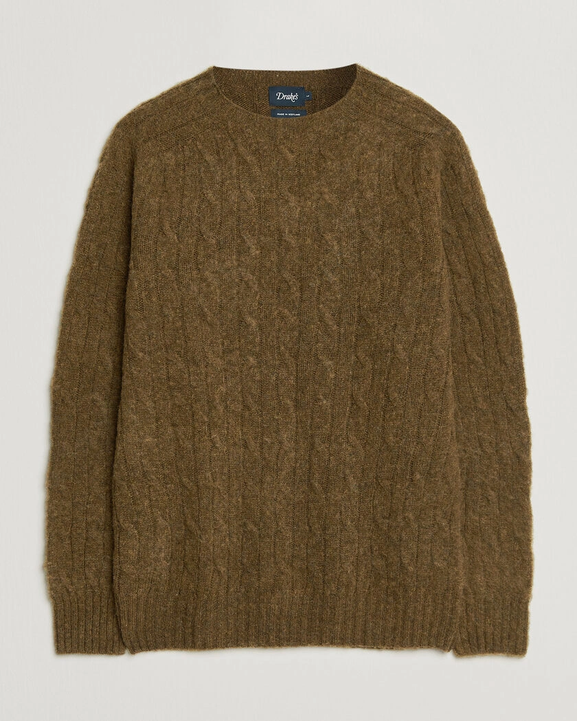 Drake's Brushed Shetland Cable Crew Moorland Olive – Grön