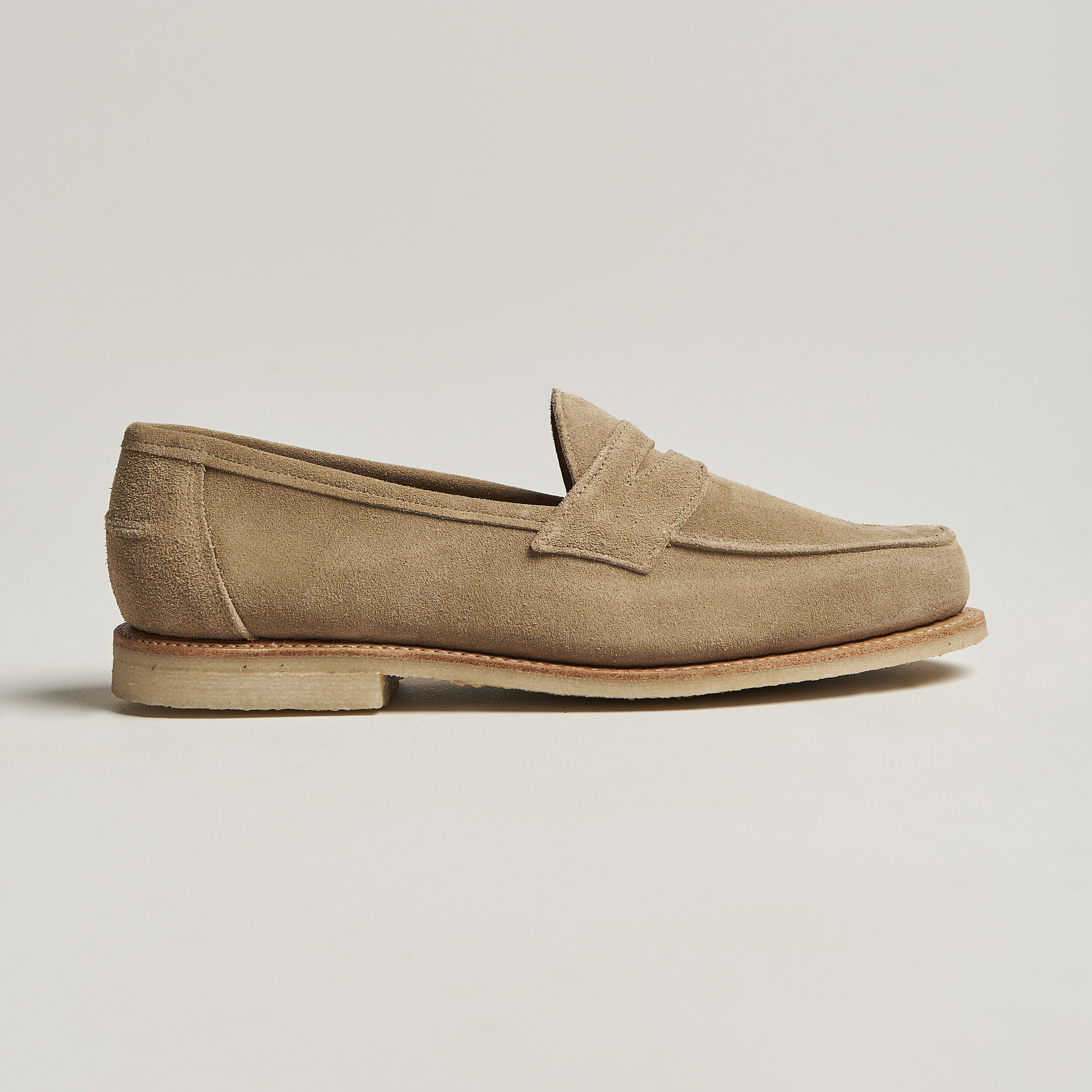 Sanders Edwin Unlined Suede Penny Loafer Milkshake | Herr - Care of Carl