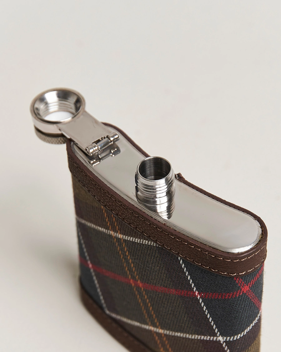 Herr | Barbour Lifestyle Classic Hip Flask Brown | Barbour Lifestyle | Classic Hip Flask Brown
