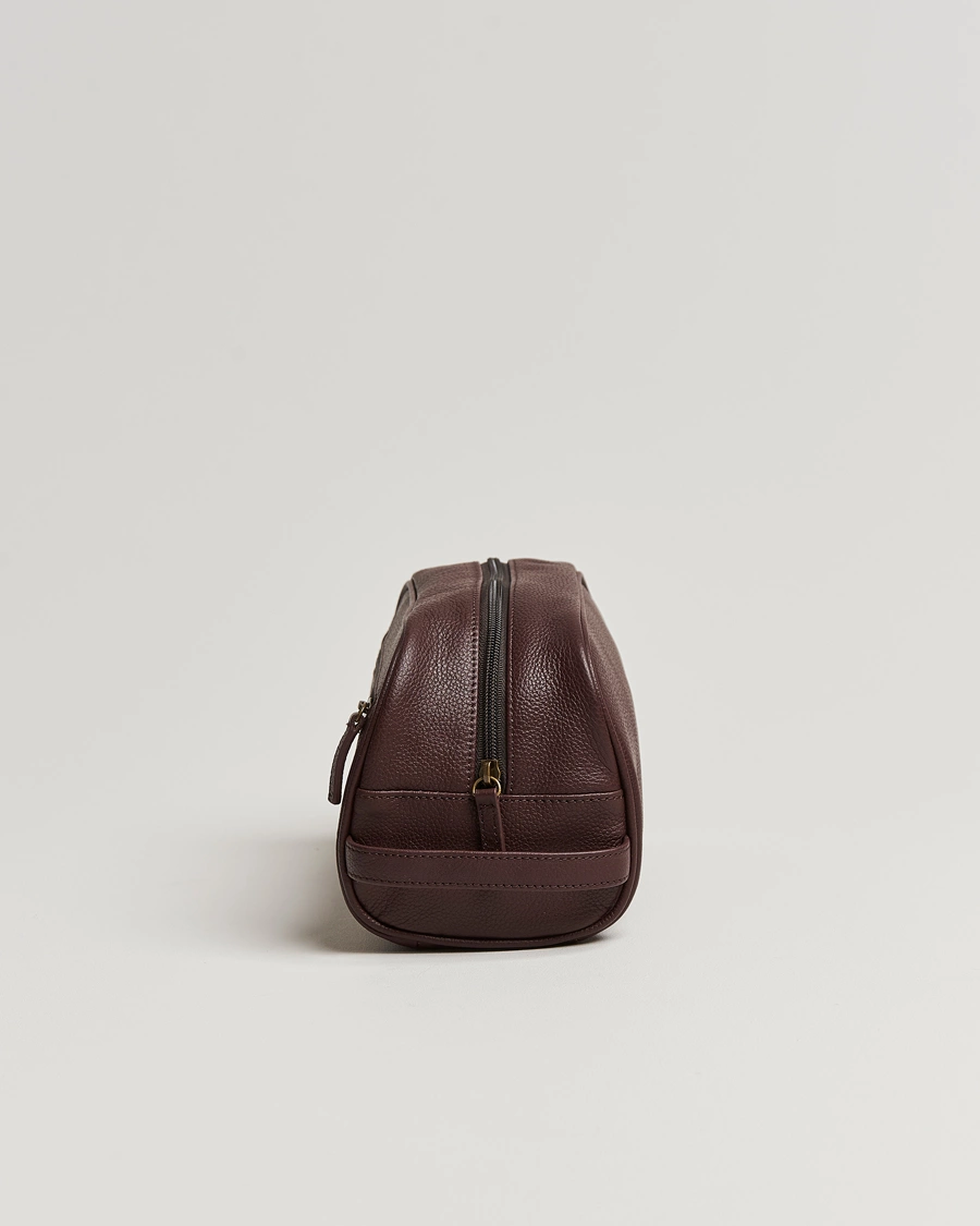 Herr | Best of British | Barbour Lifestyle | Leather Washbag Dark Brown