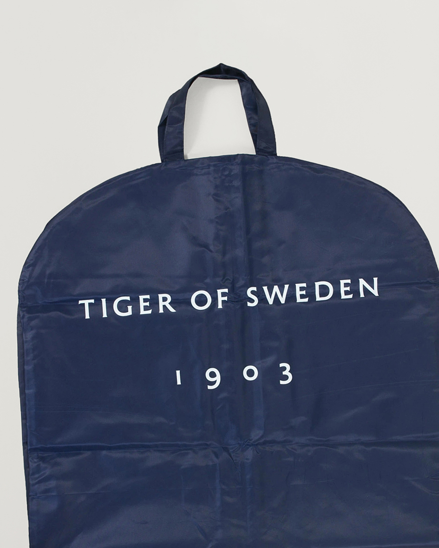 Herr | Väskor | Tiger of Sweden | Suit Cover Blue