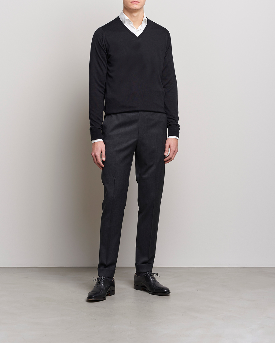 Herr | Tröjor | John Smedley | Bobby Extra Fine Merino V-Neck Pullover Black
