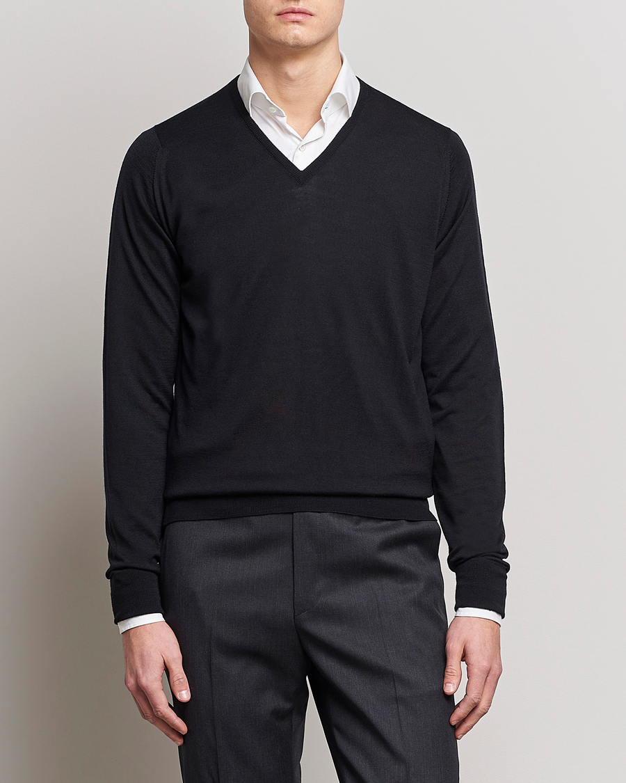 Herr | Kläder | John Smedley | Bobby Extra Fine Merino V-Neck Pullover Black