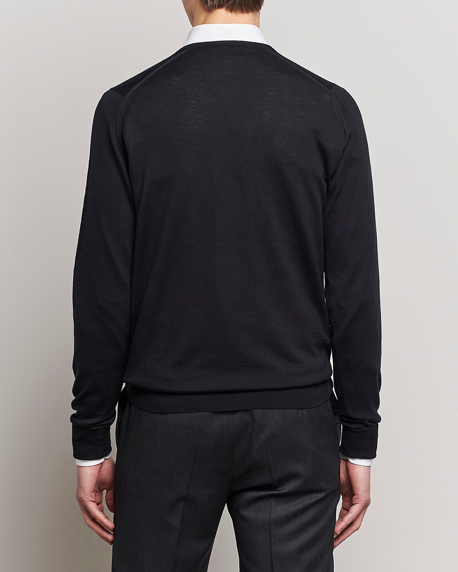 Herr | Tröjor | John Smedley | Bobby Extra Fine Merino V-Neck Pullover Black