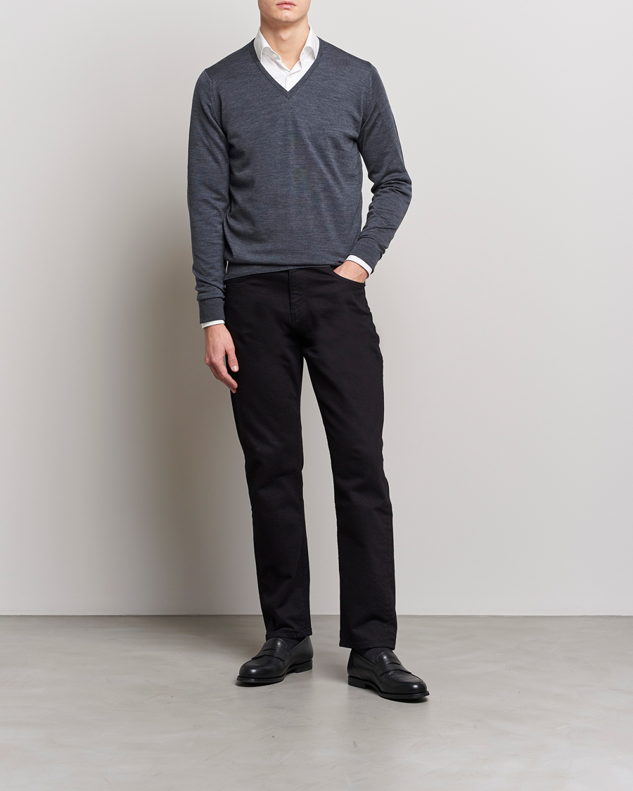 Herr | Tröjor | John Smedley | Bobby Extra Fine Merino V-Neck Pullover Charcoal