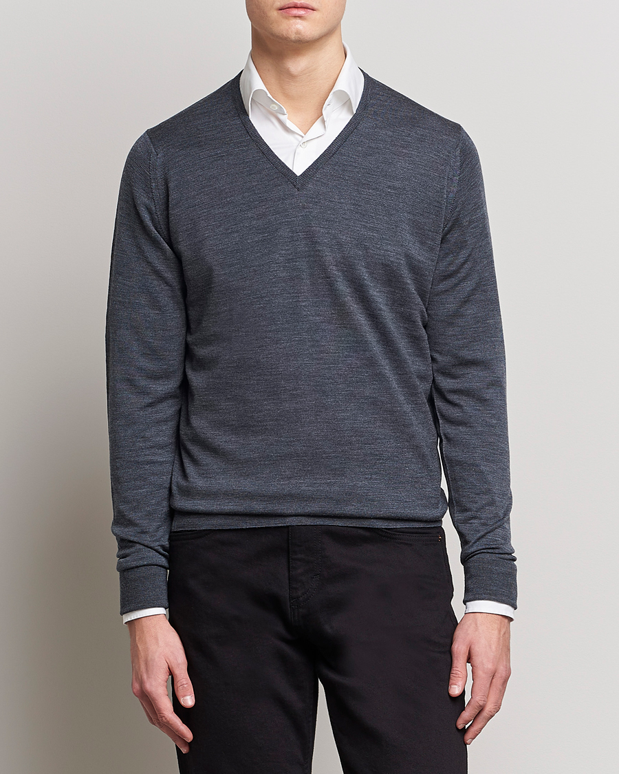 Herr | Avdelningar | John Smedley | Bobby Extra Fine Merino V-Neck Pullover Charcoal