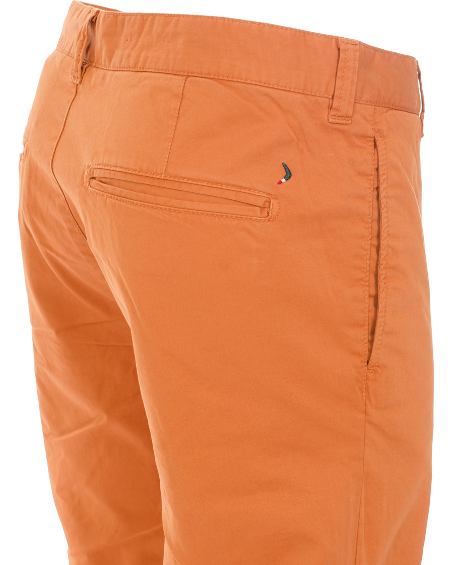 Herr | Byxor | Boomerang | Steve Satin Cotton Chinos Amber Orange
