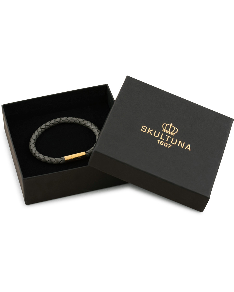 Herr | Skultuna One Row Leather Bracelet Grey Gold | Skultuna | One Row Leather Bracelet Grey Gold