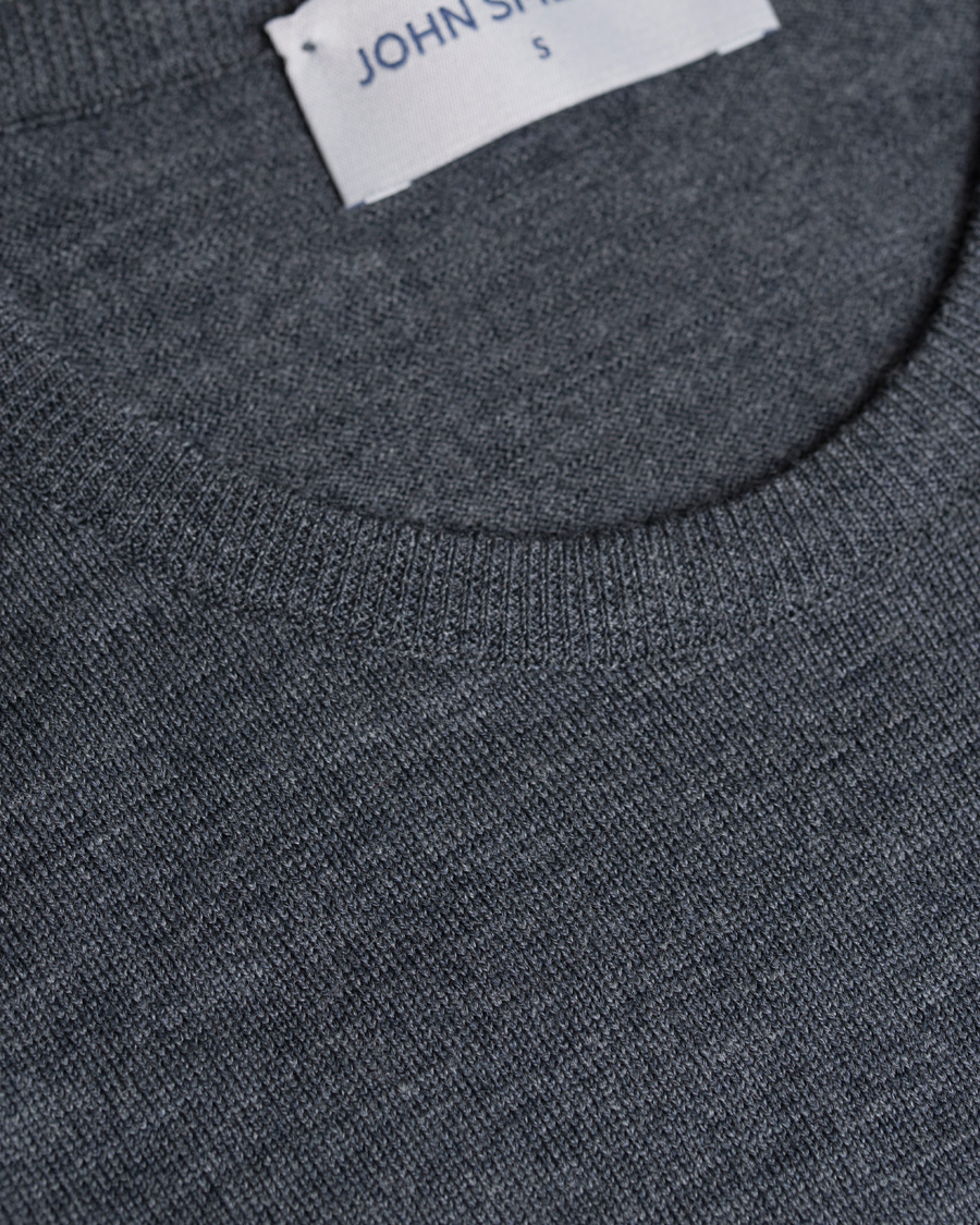 Herr | Tröjor | John Smedley | Marcus Easy Fit Fine Merino C-Neck Pullover Charcoal