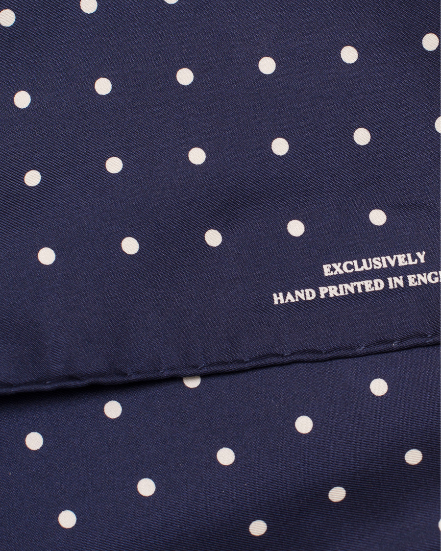 Herr | Turnbull & Asser Silk Dot Handkerchief Navy | Turnbull & Asser | Silk Dot Handkerchief Navy