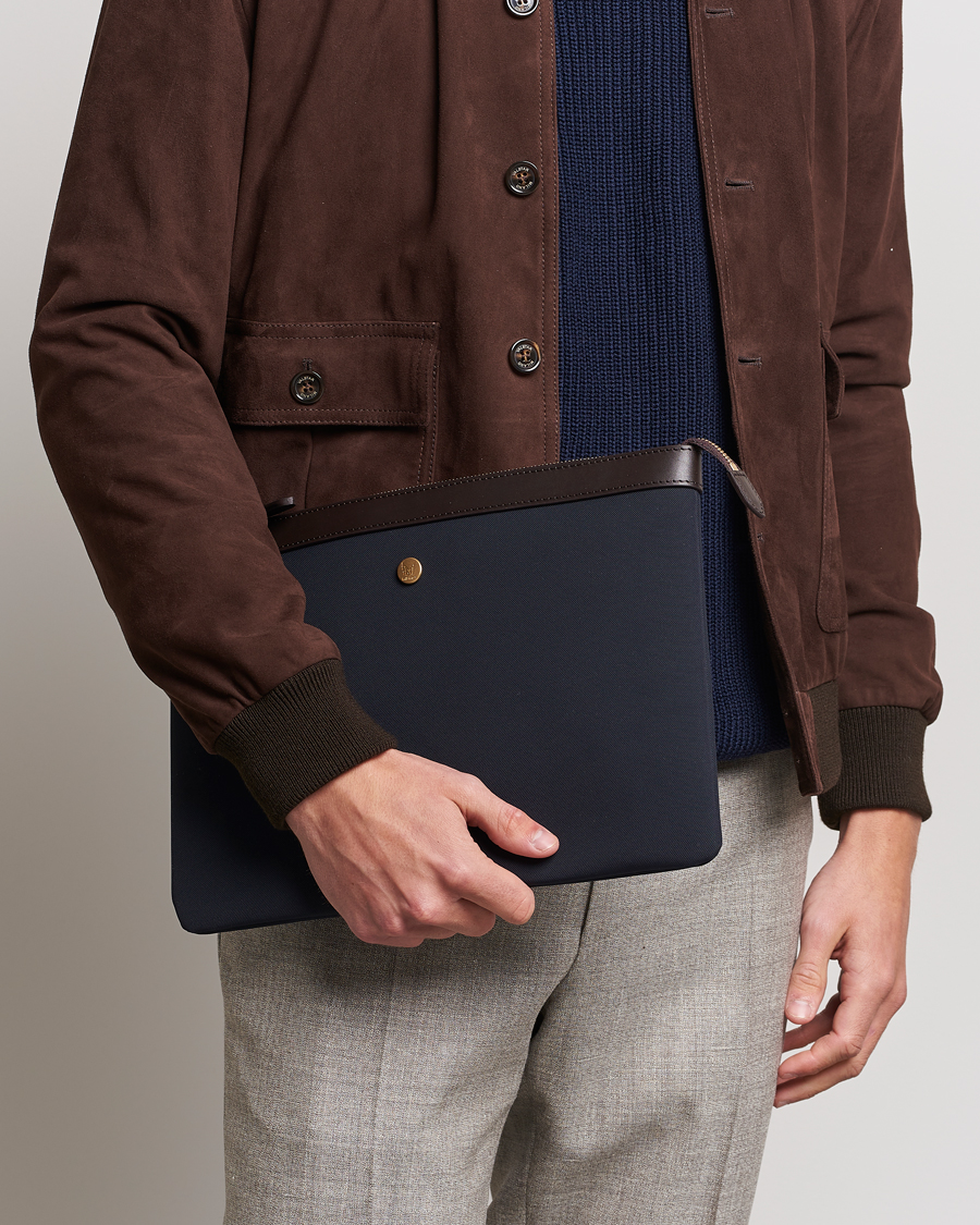 Herr | New Nordics | Mismo | M/S Nylon Pouch Large Navy/Dark Brown