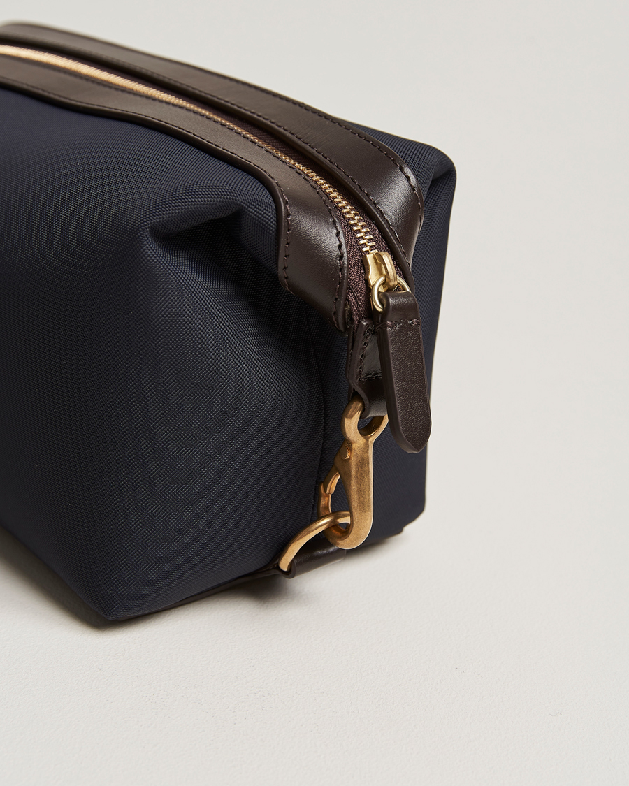 Herr | Väskor | Mismo | M/S Nylon Washbag Navy/Dark Brown