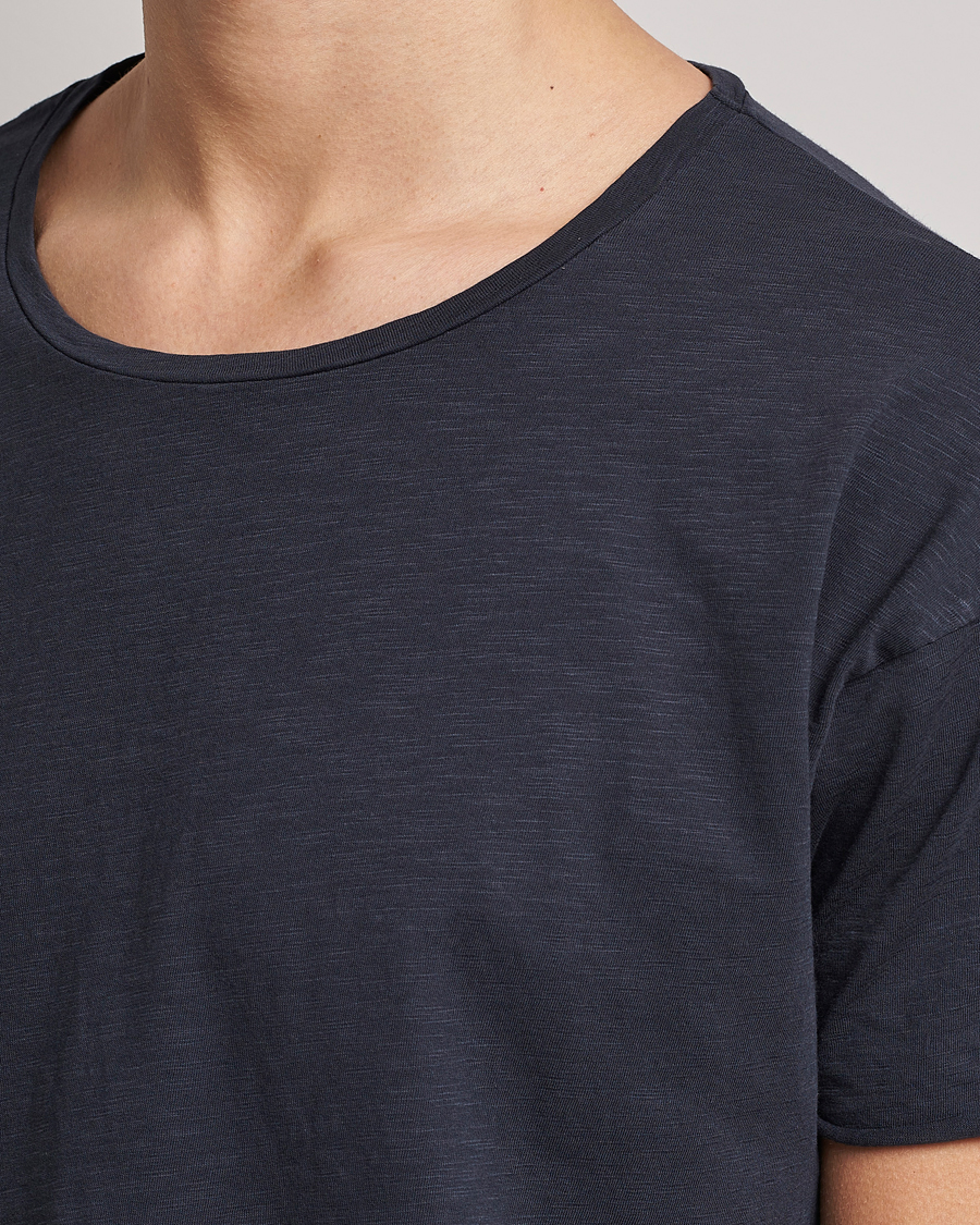 Herr | T-Shirts | Nudie Jeans | Roger Slub Crew Neck Tee Navy
