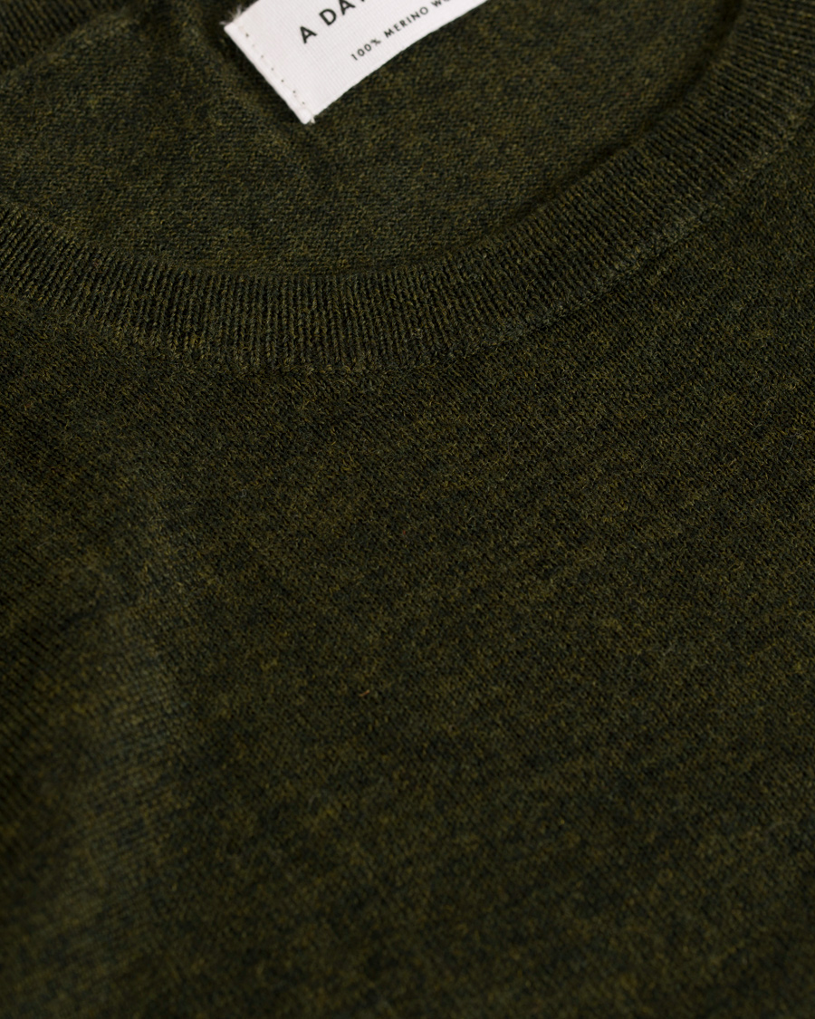 Herr | Tröjor | A Day's March | Lightweight Merino Crew Forest
