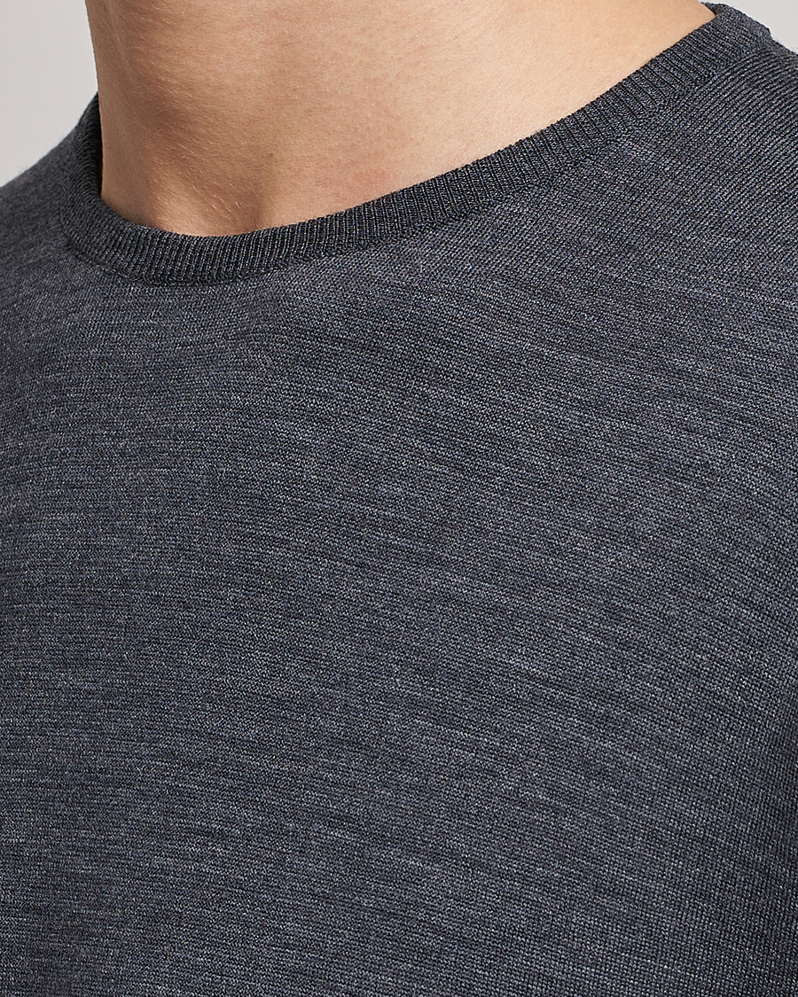 Herr | Tröjor | John Smedley | Lundy Extra Fine Merino Crew Neck Charcoal