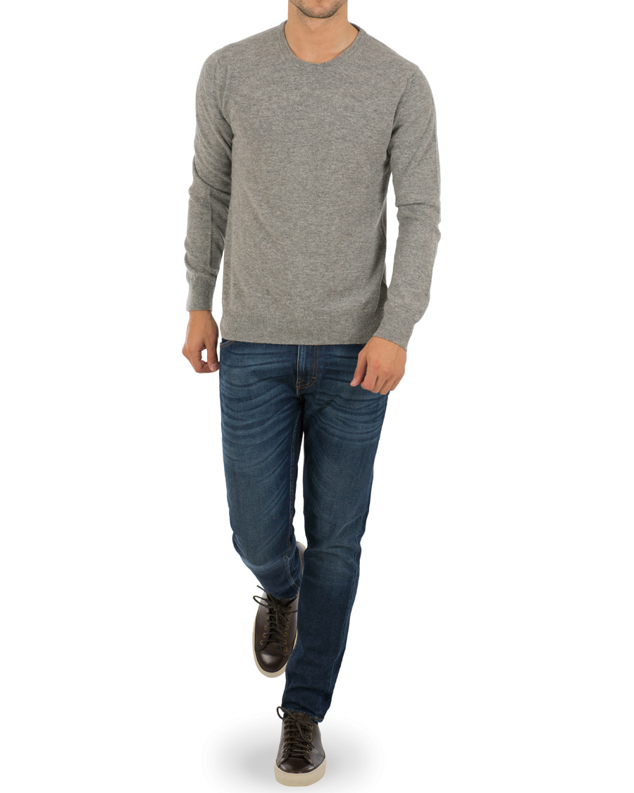 Herr | Tröjor | Johnstons of Elgin | Cashmere Crew Neck Light Grey