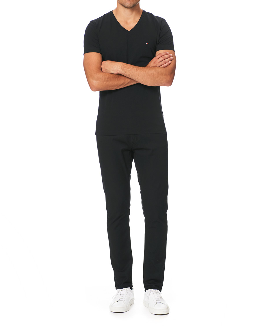 Herr | T-Shirts | Tommy Hilfiger | Slim Fit Stretch V-Neck Tee Flag Black