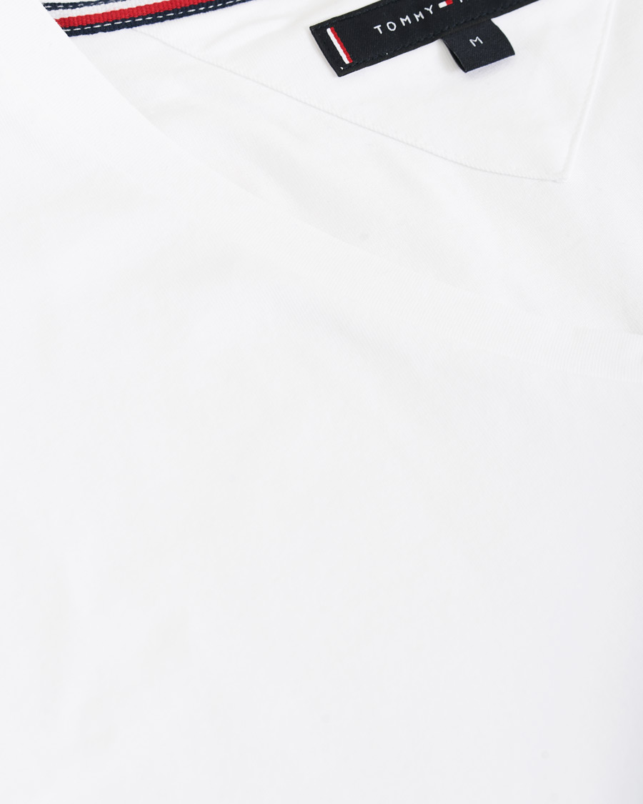 Herr | T-Shirts | Tommy Hilfiger | Slim Fit Stretch V-Neck Tee Bright White