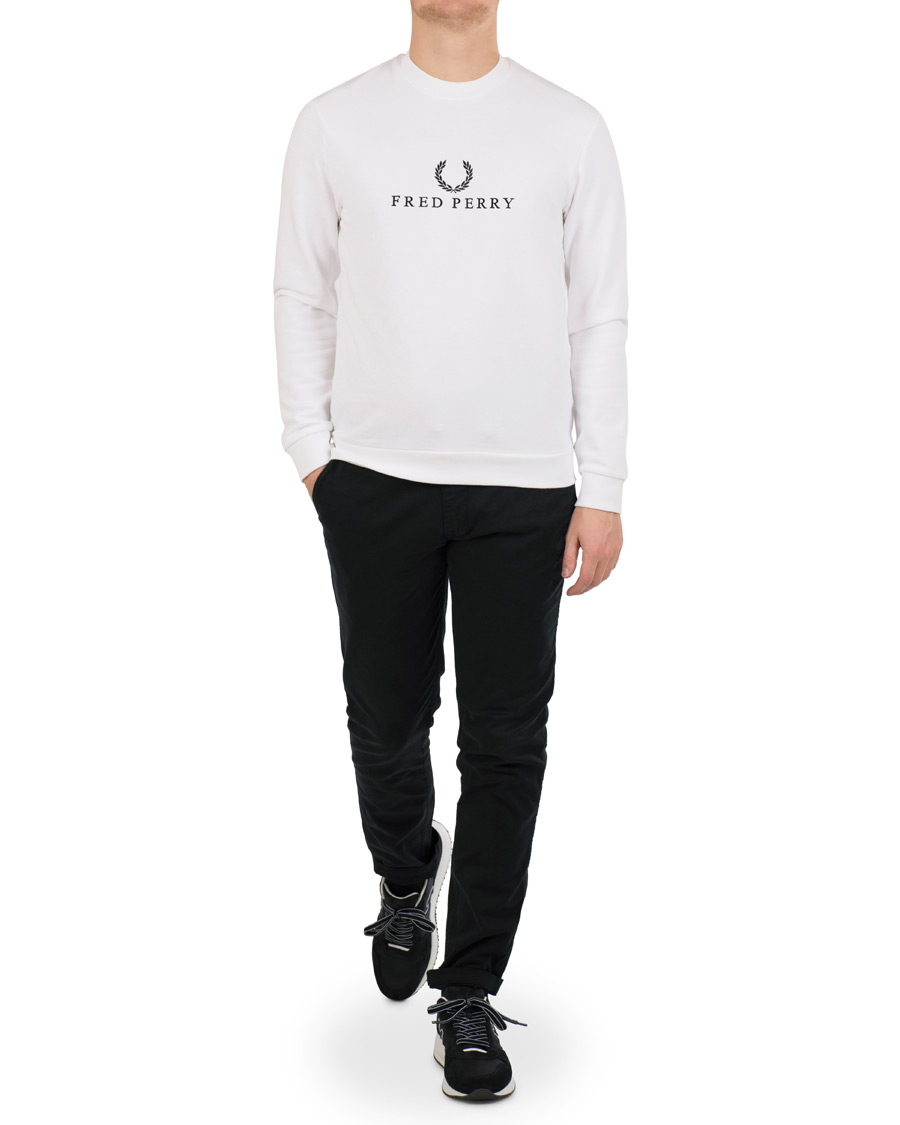 Herr | Tröjor | Fred Perry | Monocrome Tennis Logo Crew Neck Sweatshirt White