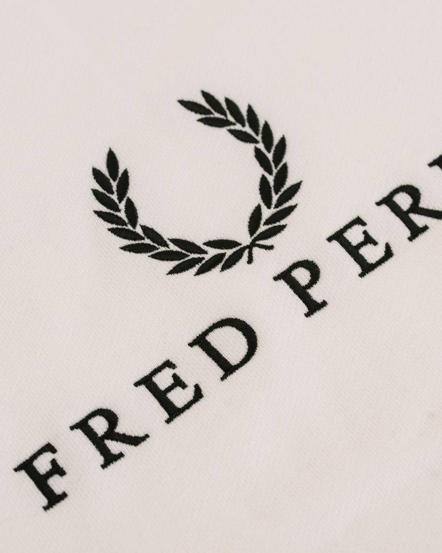 Herr | Tröjor | Fred Perry | Monocrome Tennis Logo Crew Neck Sweatshirt White