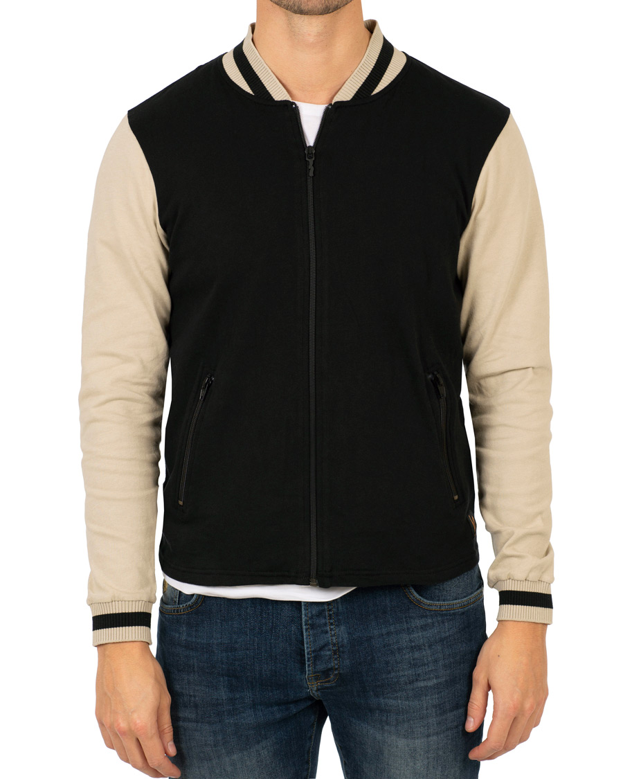 Herr | Tröjor | Nudie Jeans | Sture Jersey College Bomber Jacket Black/Sand