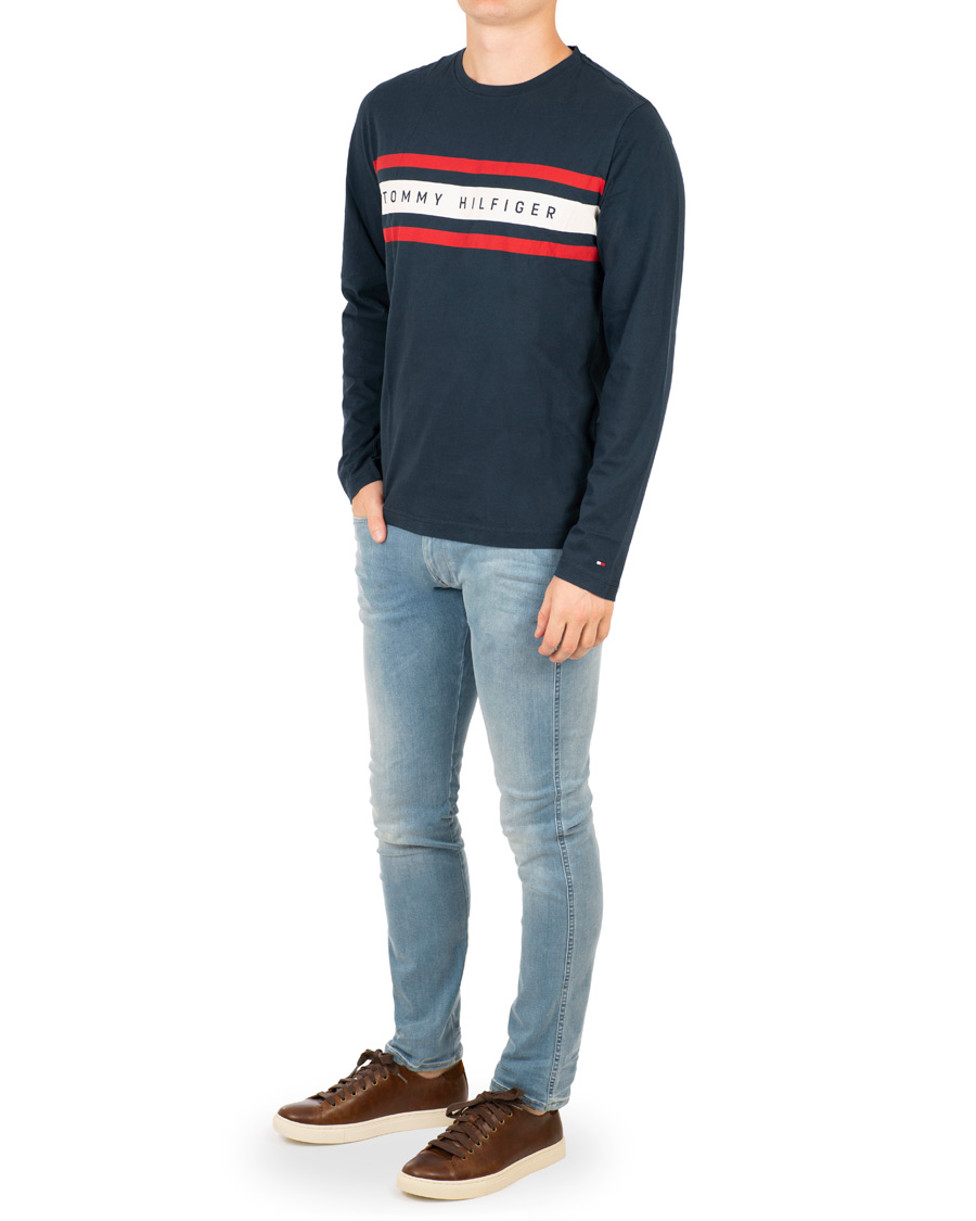 Herr | T-Shirts | Tommy Hilfiger | Logo Band Graphic Long Sleeve Tee Navy Blazer