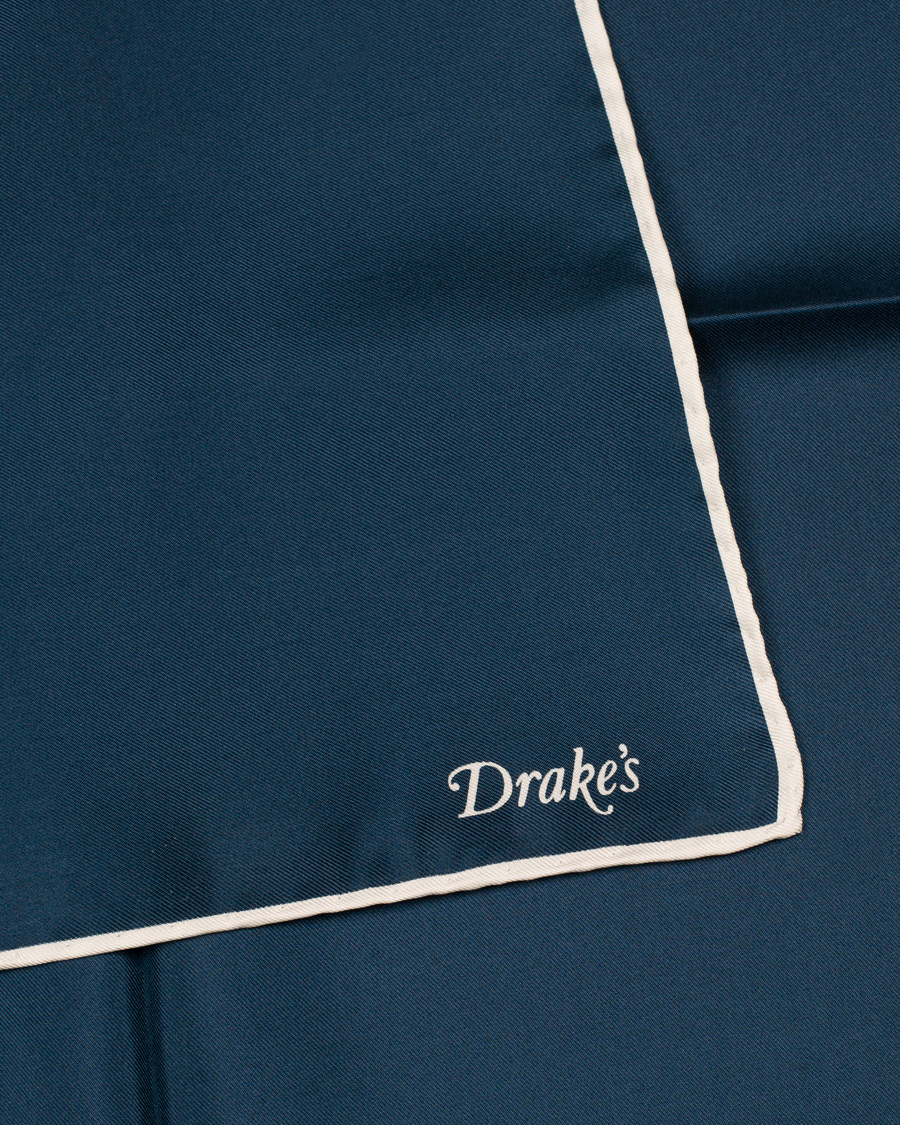 Herr | Drake's Silk Twill Pocket Square Navy | Drake's | Silk Twill Pocket Square Navy