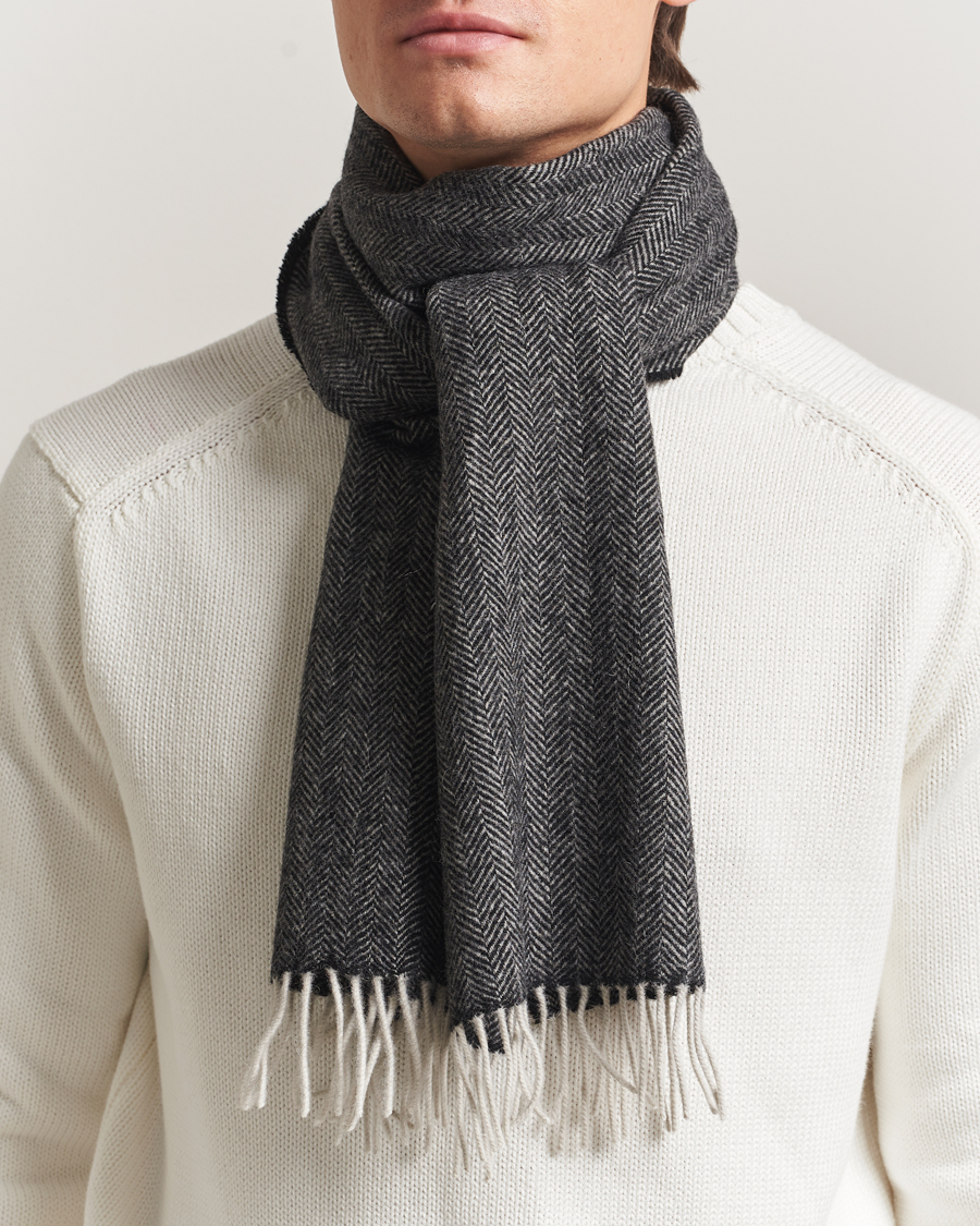 Herr | Amanda Christensen Wool Herringbone Scarf Black | Amanda Christensen | Wool Herringbone Scarf Black