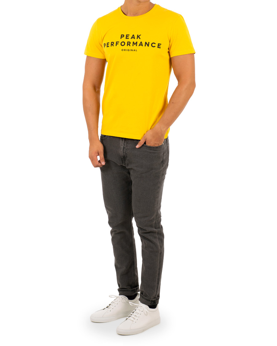 Herr | T-Shirts | Peak Performance | Logo Crew Neck Tee Dessert Yellow