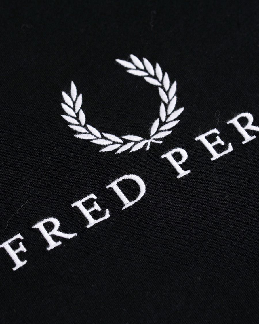 Herr | T-Shirts | Fred Perry | Logo Long Sleeve Tee Black